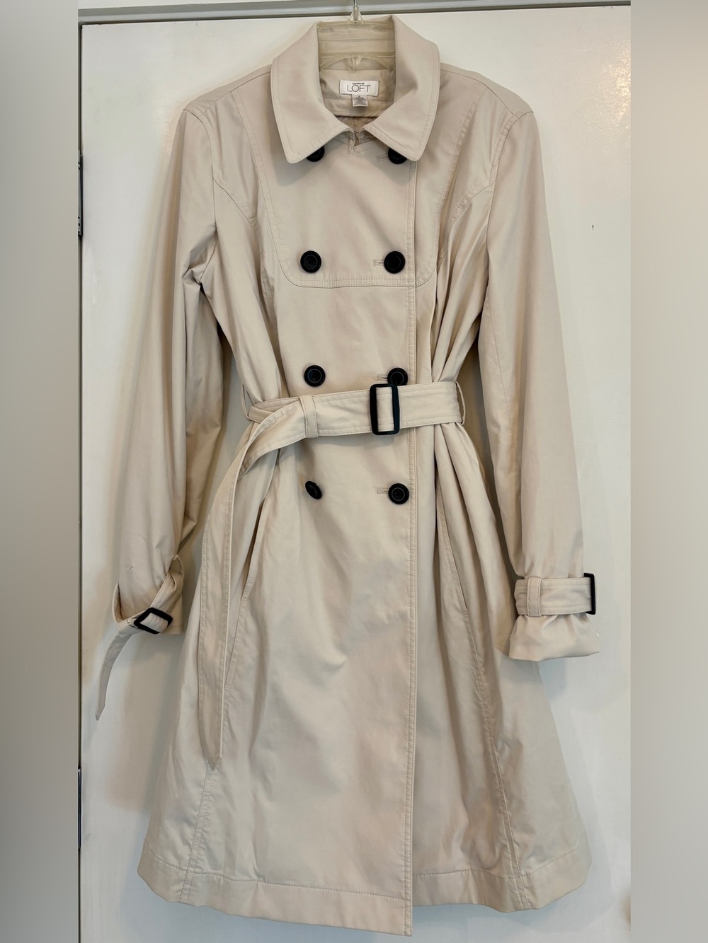 Ann Taylor LOFT Light Beige Double-Breasted Lined Trench Coat with Belt